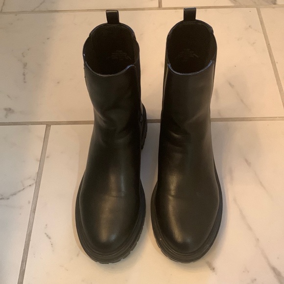 Black, chunky, leather rain boots, Nine West size 7 1/2. - Picture 5 of 5